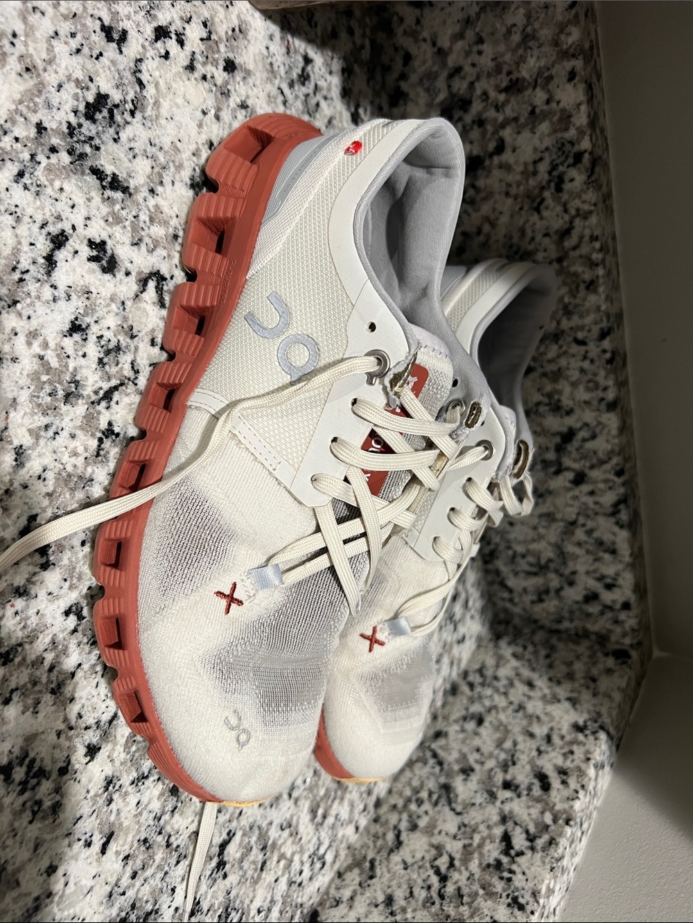 On Running Cloudwomen's Running Shoes - Cream with Coral Soles